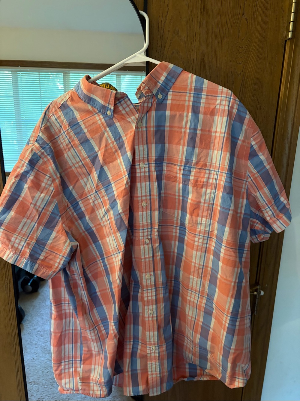 Croft & Barrow 2XB Men's Short Sleeve Plaid Button-Down Shirt in Coral and Blue